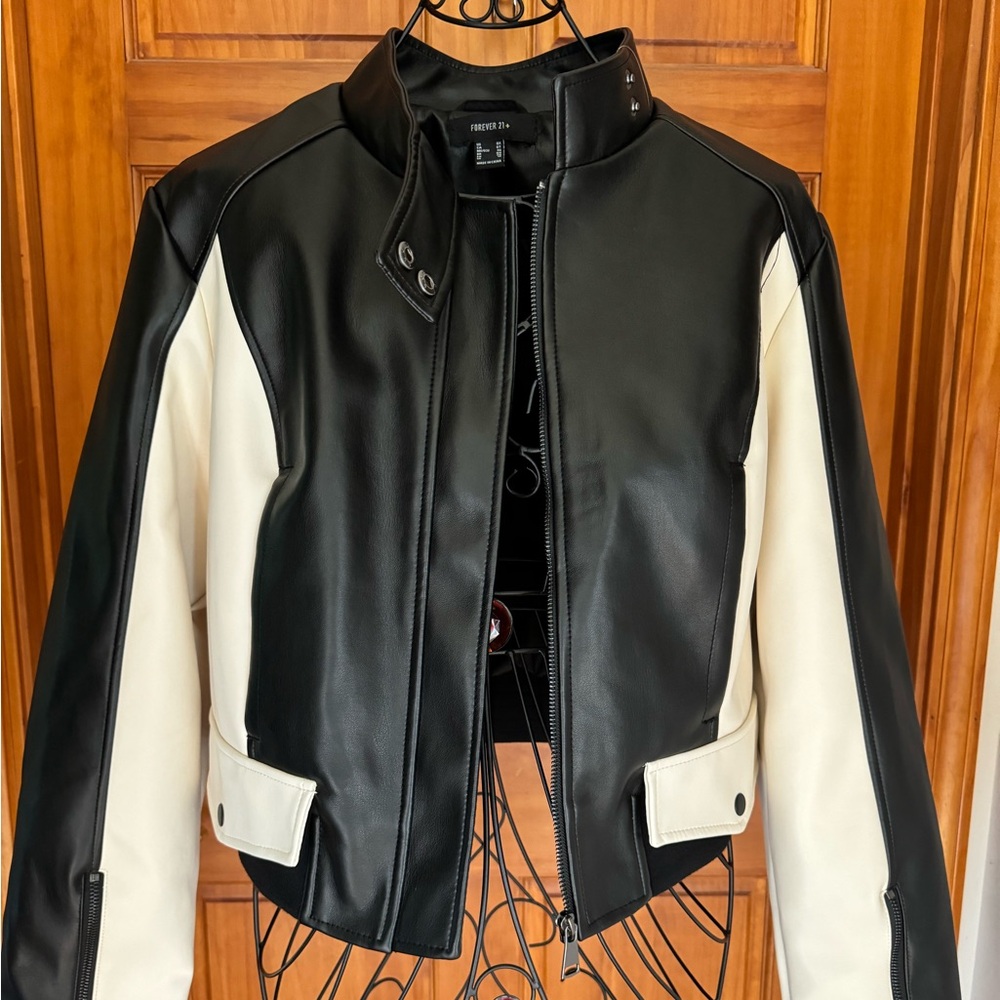 Forever 21 Faux Leather Colorblock Moto Jacket, Size OX, Black/Cream